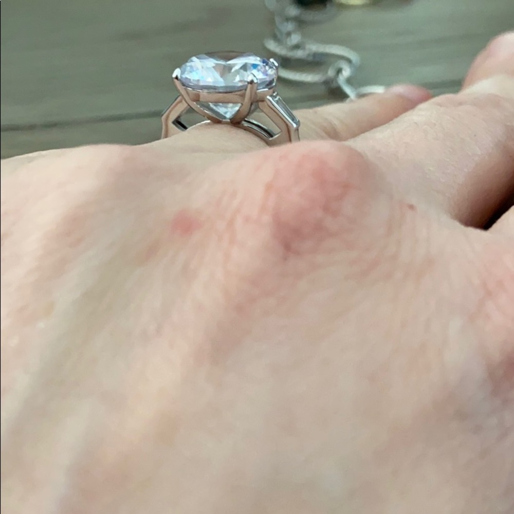 Size 5 ring - Picture 3 of 11